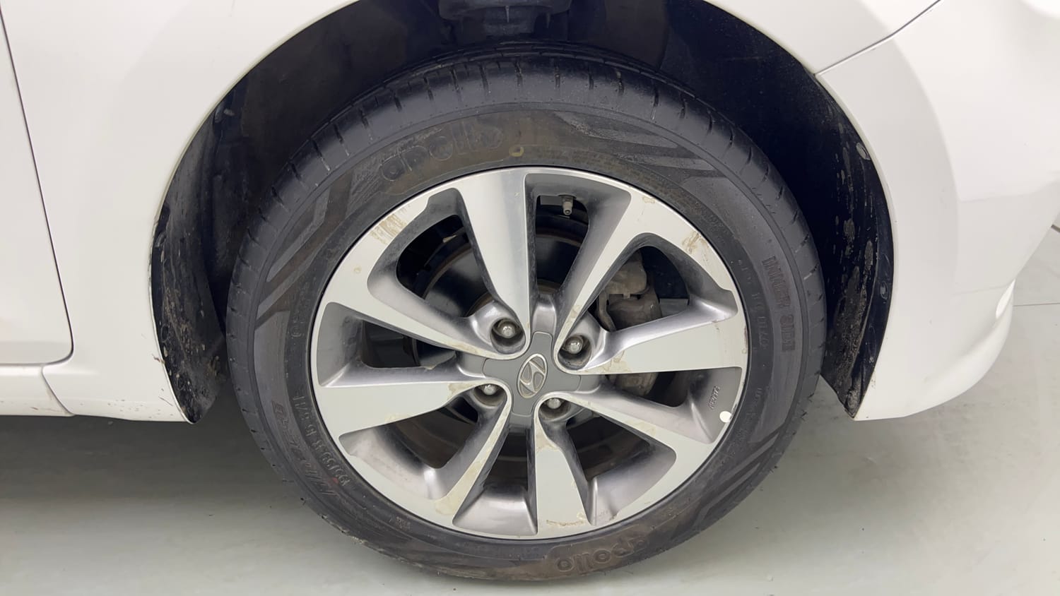 Used 2015 Hyundai Elite i20 Asta 1.2 Petrol Manual tyres RIGHT FRONT TYRE RIM VIEW