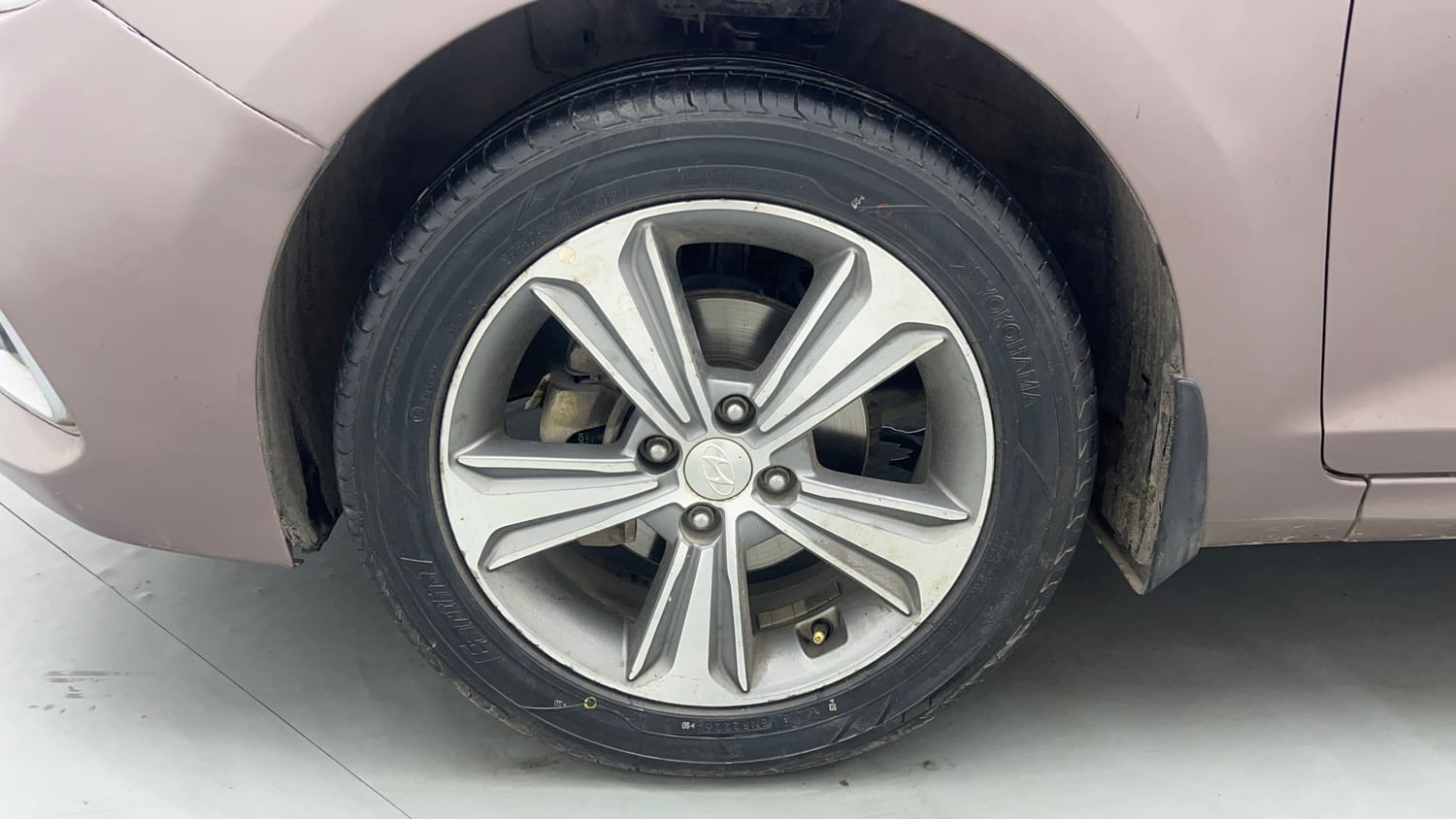 Used 2017 Hyundai Verna SX 1.6 VTVT Petrol Manual tyres LEFT FRONT TYRE RIM VIEW