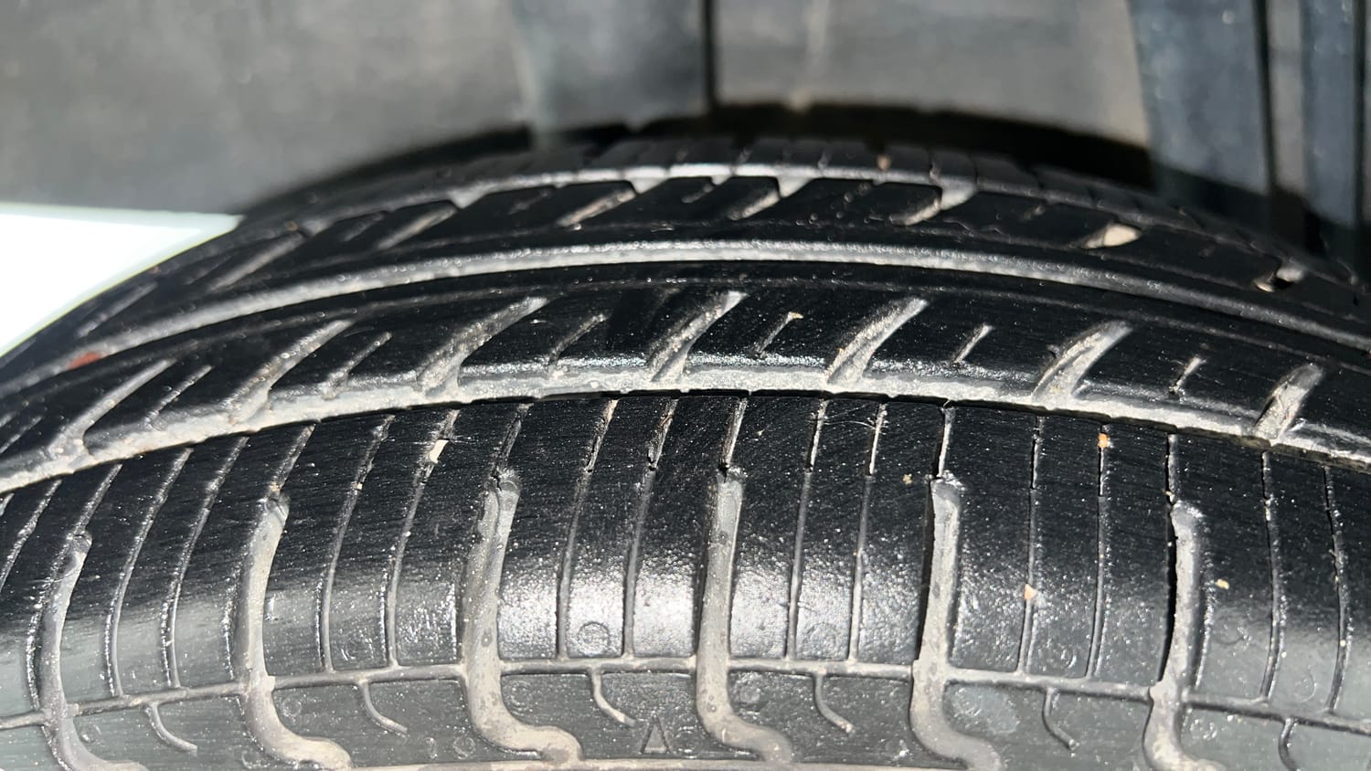 Used 2018 Renault Kwid RXT (O) 1.0 SCE Edition Petrol Manual tyres RIGHT REAR TYRE TREAD VIEW