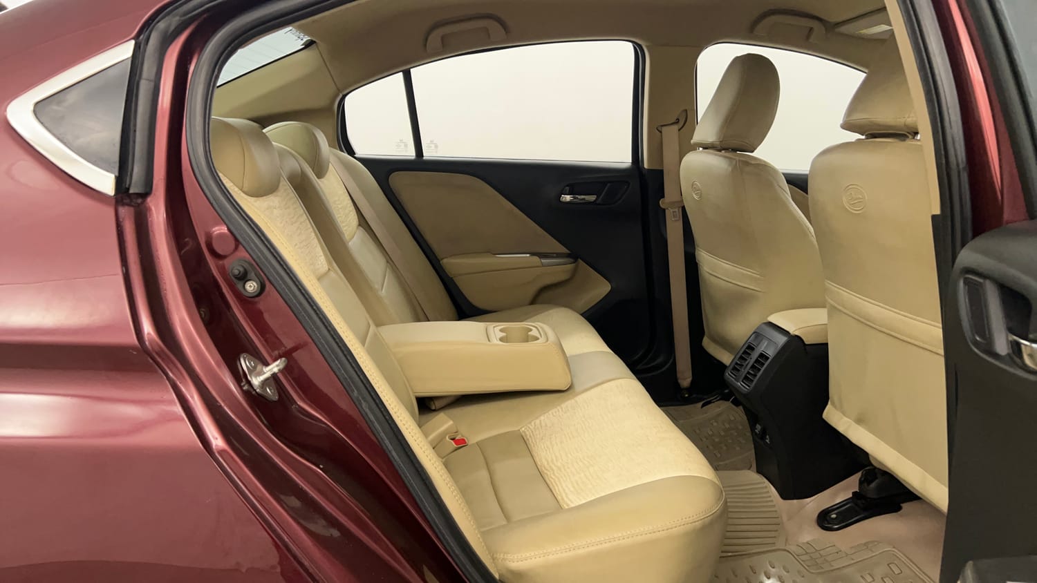 Used 2015 Honda City V Petrol Manual interior RIGHT SIDE REAR DOOR CABIN VIEW