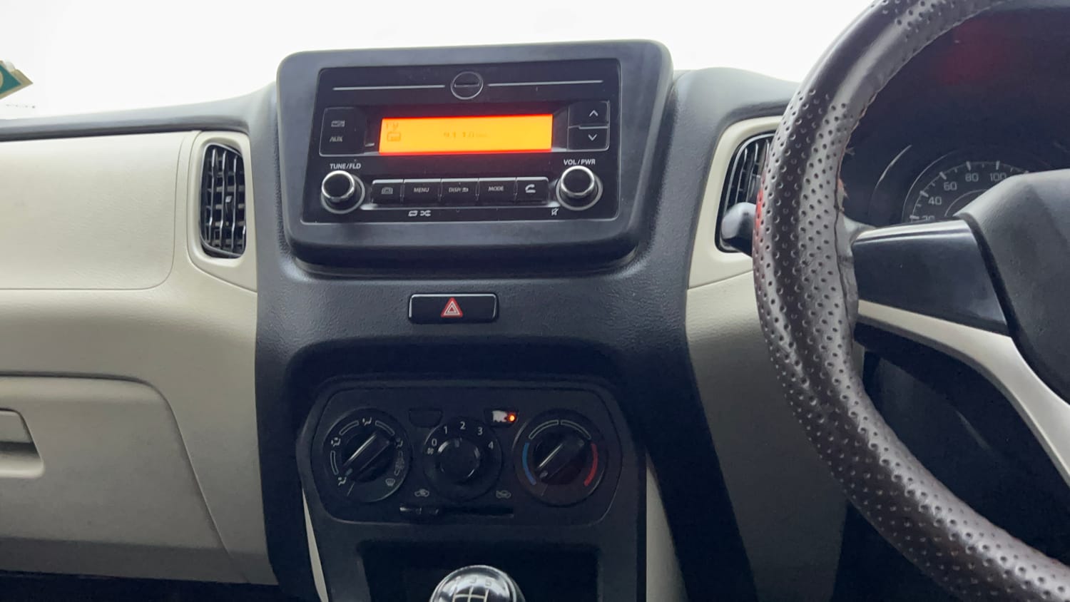 Used 2019 Maruti Suzuki Wagon R 1.0 VXi 1.0 Petrol Manual interior MUSIC SYSTEM & AC CONTROL VIEW