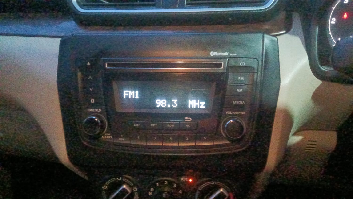 Used 2018 Maruti Suzuki Dzire VDi AMT Diesel Automatic top_features Integrated (in-dash) music system