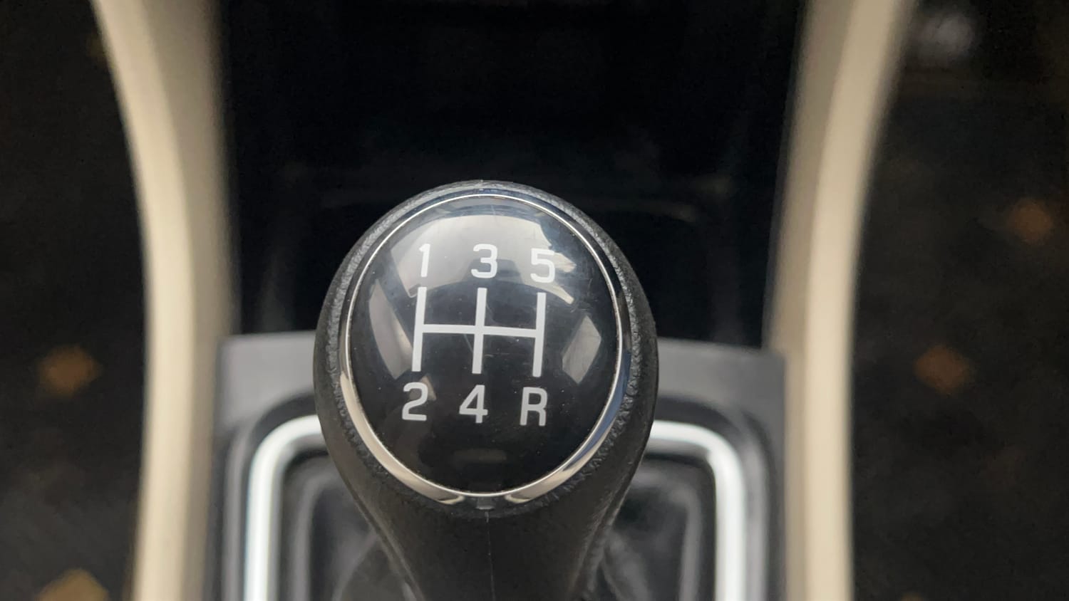 Used 2018 Maruti Suzuki Ciaz Alpha 1.4 MT Petrol Manual interior GEAR  KNOB VIEW