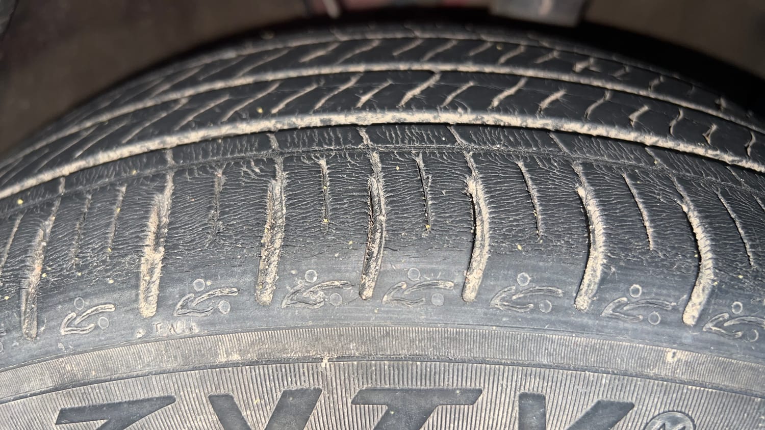 Used 2022 Hyundai Aura S 1.2 AMT Petrol Petrol Automatic tyres RIGHT FRONT TYRE TREAD VIEW