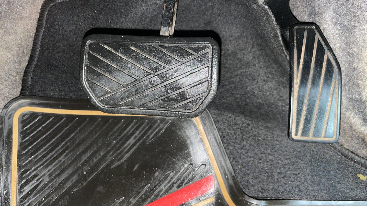 Used 2015 Maruti Suzuki Celerio VXi AMT Petrol Automatic interior PEDALS VIEW