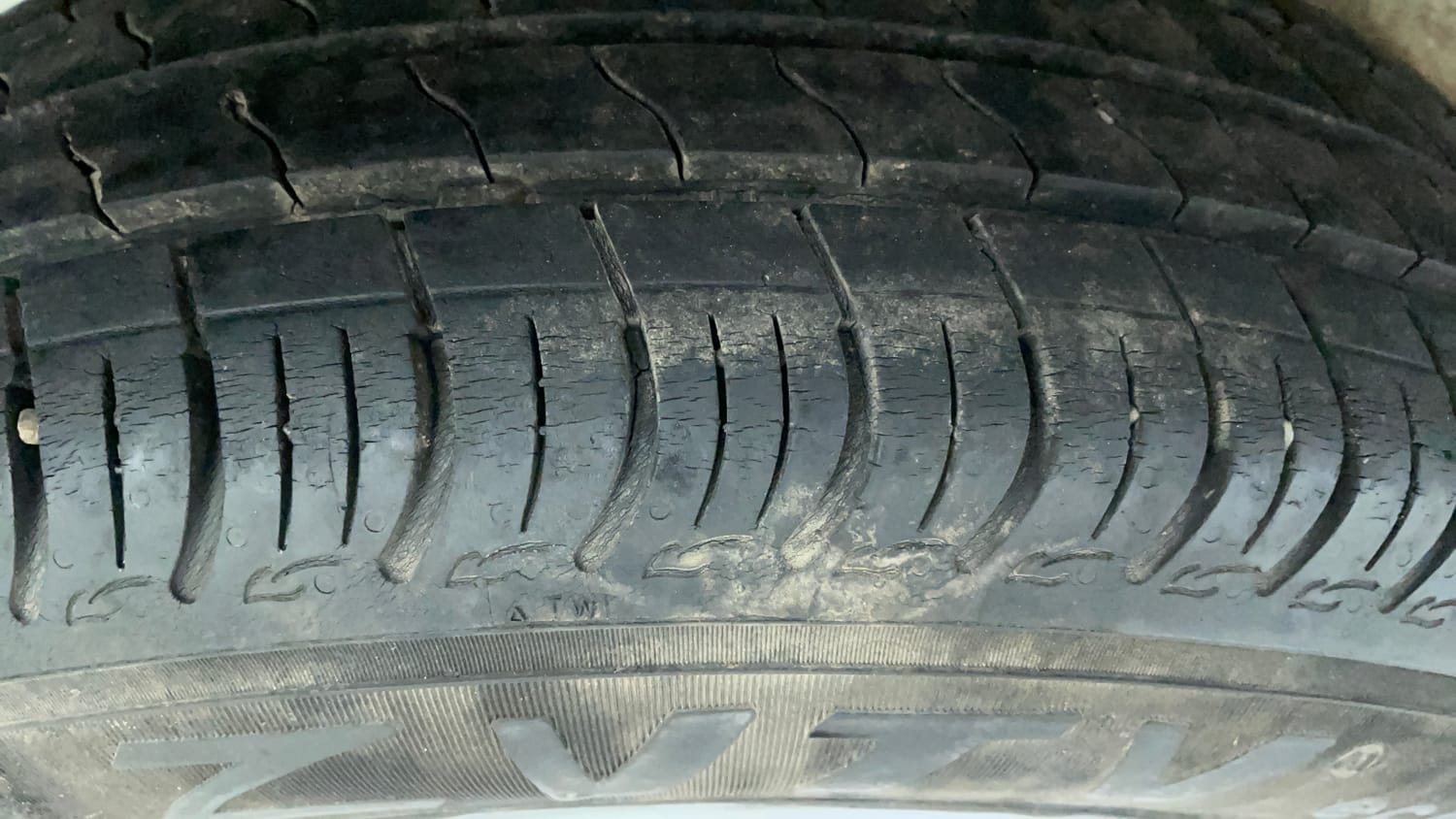 Used 2023 Maruti Suzuki S-Presso VXi S-CNG Cng Manual tyres RIGHT REAR TYRE TREAD VIEW