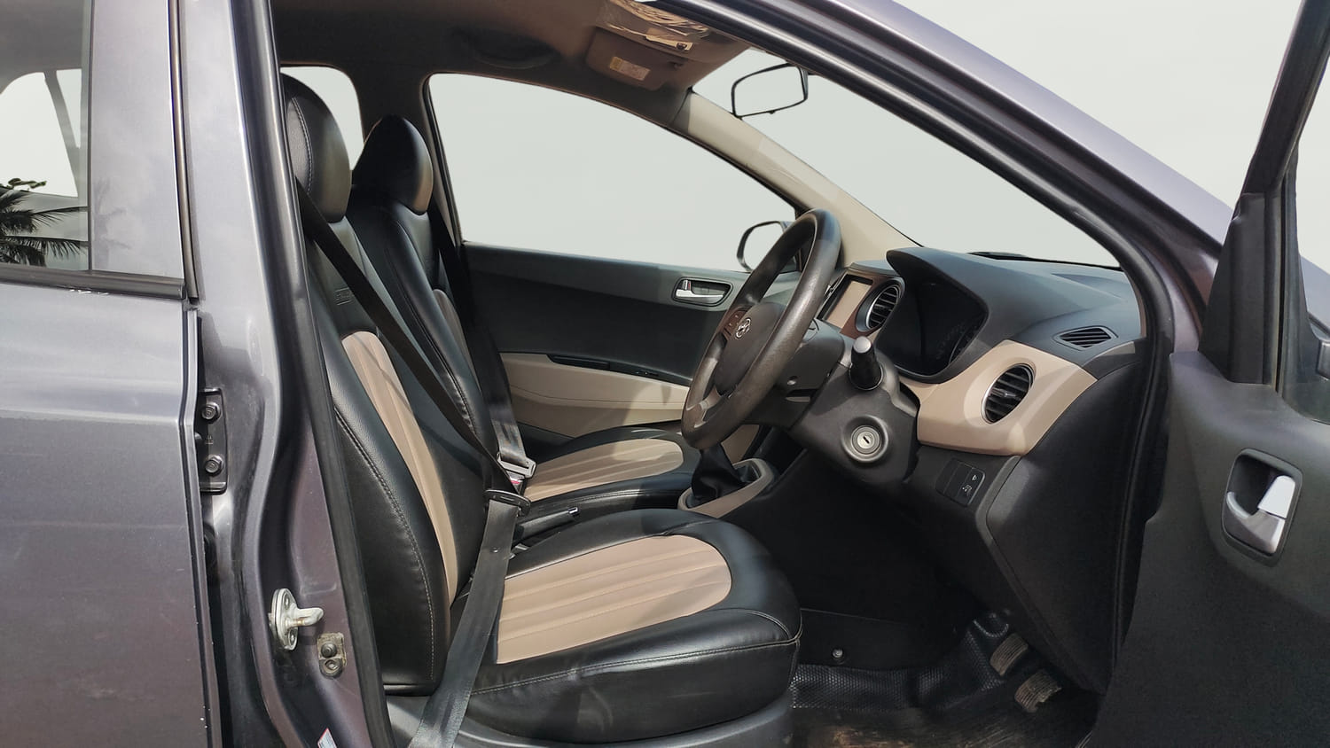 Used 2018 Hyundai Grand i10 Sportz 1.2 Kappa VTVT Petrol Manual interior RIGHT SIDE FRONT DOOR CABIN VIEW