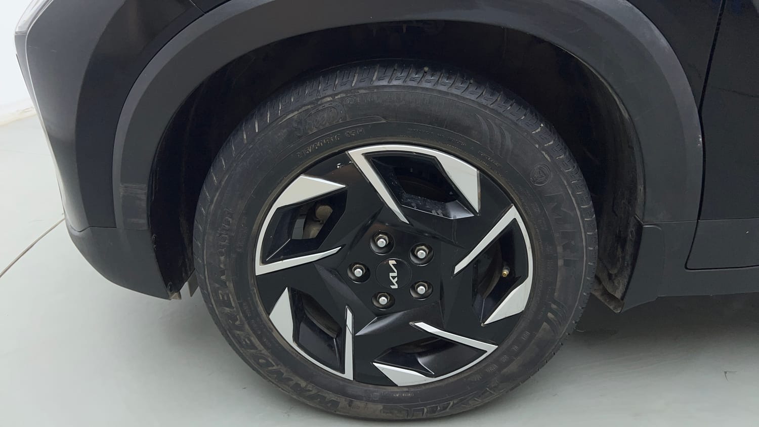 Used 2024 Kia Sonet HTK (O) 1.2 Petrol MT Petrol Manual tyres LEFT FRONT TYRE RIM VIEW
