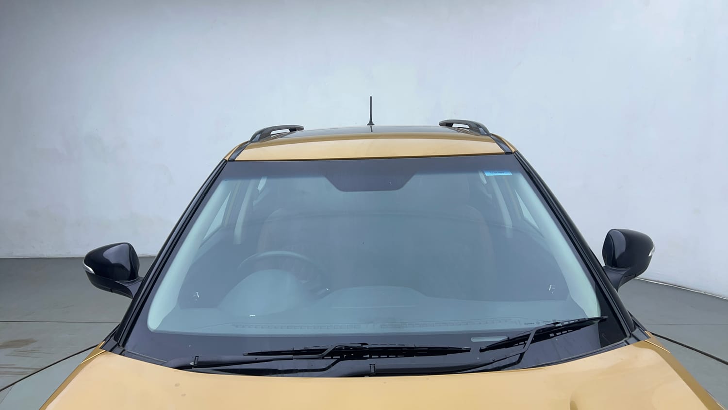 Used 2023 Mahindra XUV 300 TurboSport W8 Petrol Manual exterior FRONT WINDSHIELD VIEW