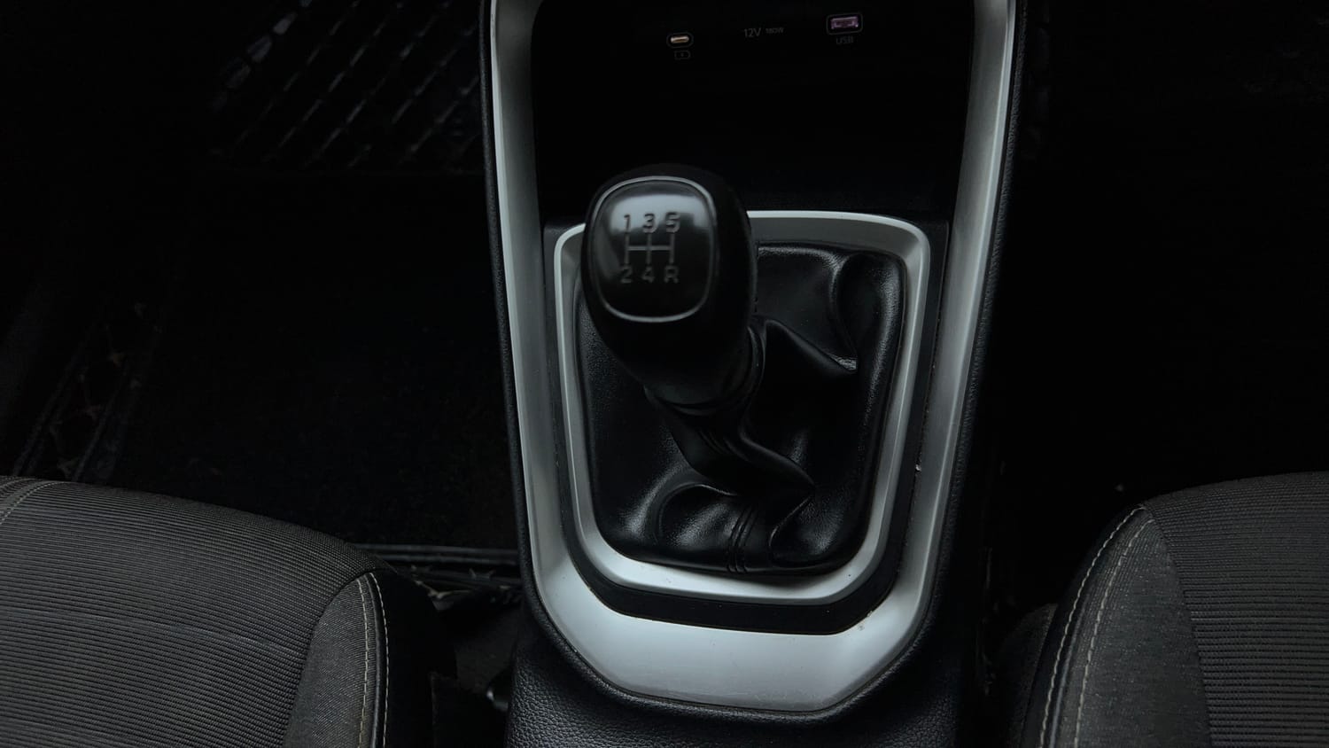Used 2024 Kia Sonet HTK (O) 1.2 Petrol MT Petrol Manual interior GEAR  KNOB VIEW