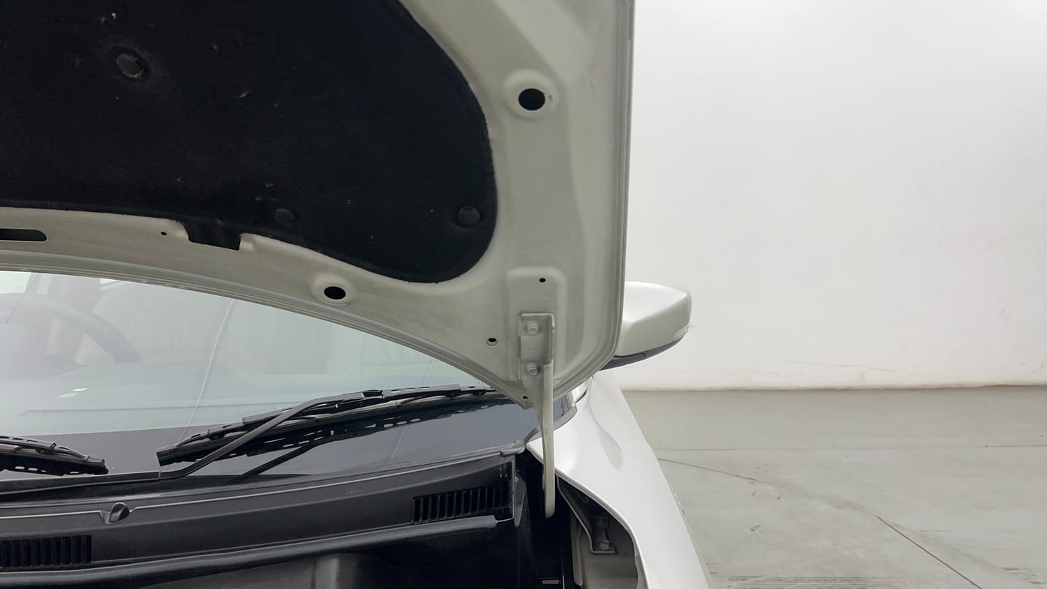 Used 2019 Maruti Suzuki Dzire VXi Petrol Manual engine ENGINE LEFT SIDE HINGE & APRON VIEW