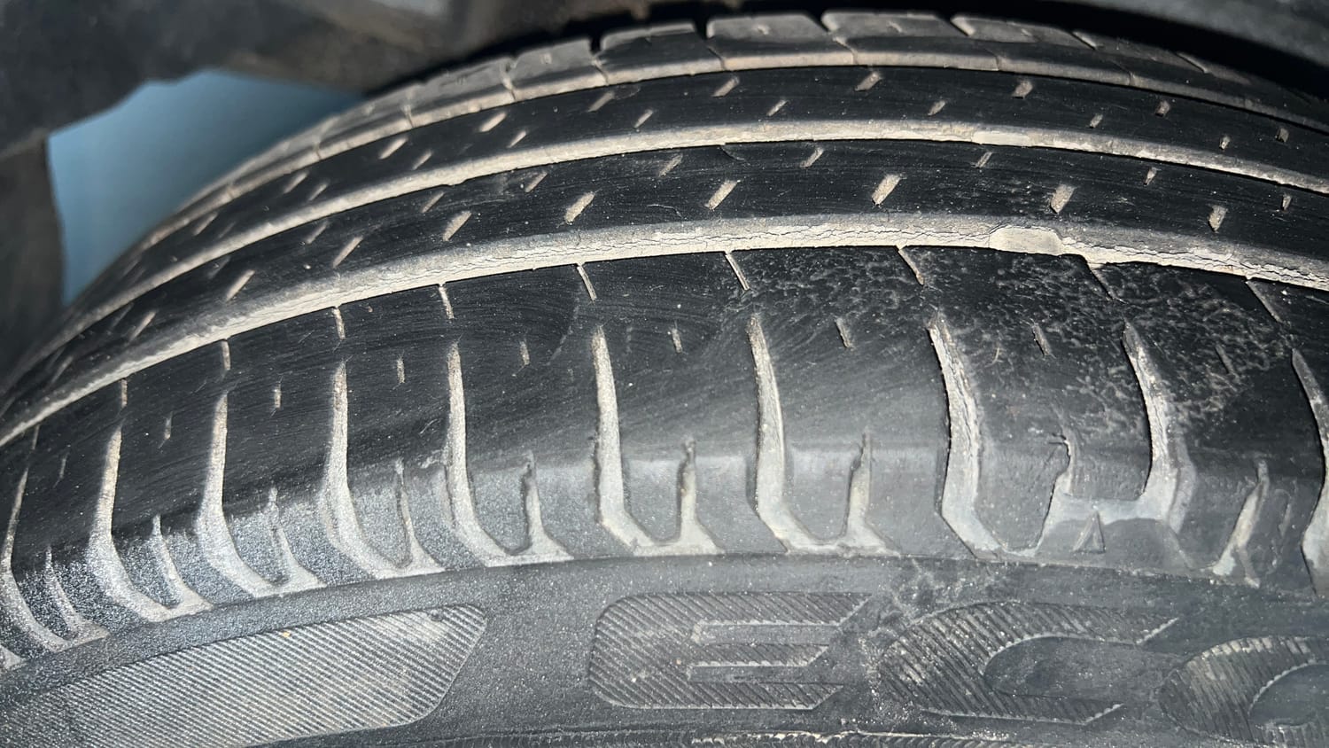 Used 2018 Maruti Suzuki Dzire VXi Petrol Manual tyres RIGHT REAR TYRE TREAD VIEW