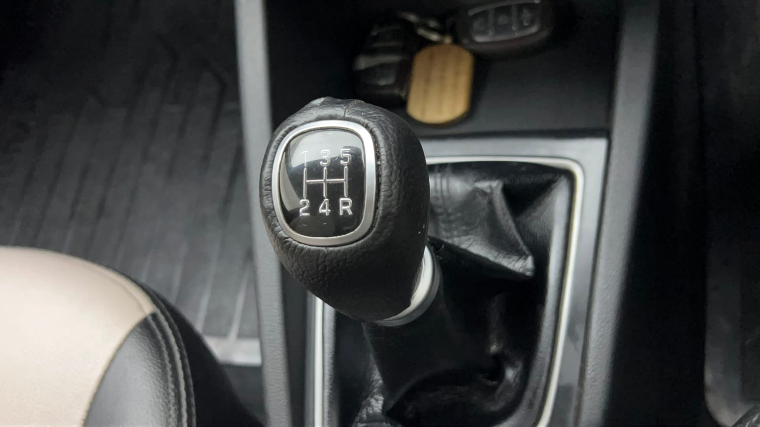 Used 2015 Hyundai Elite i20 Asta 1.2 Petrol Manual interior GEAR  KNOB VIEW