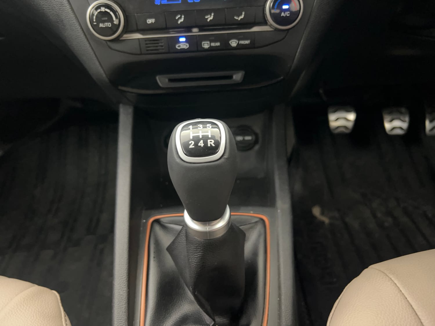 Used 2017 Hyundai i20 Active 1.2 SX Petrol Manual interior GEAR  KNOB VIEW