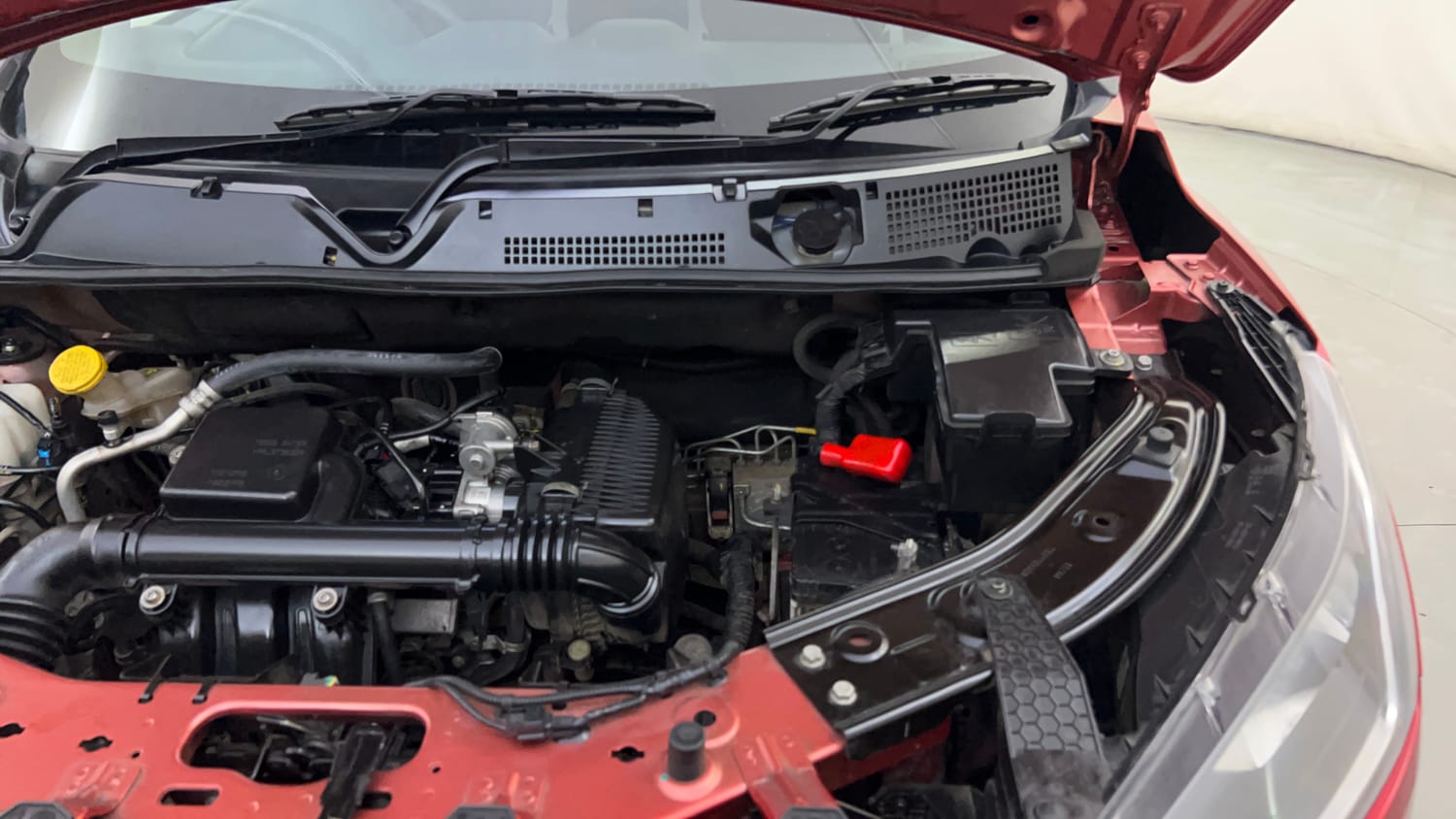 Used 2024 Nissan Magnite XV Petrol Manual engine ENGINE LEFT SIDE HINGE & APRON VIEW