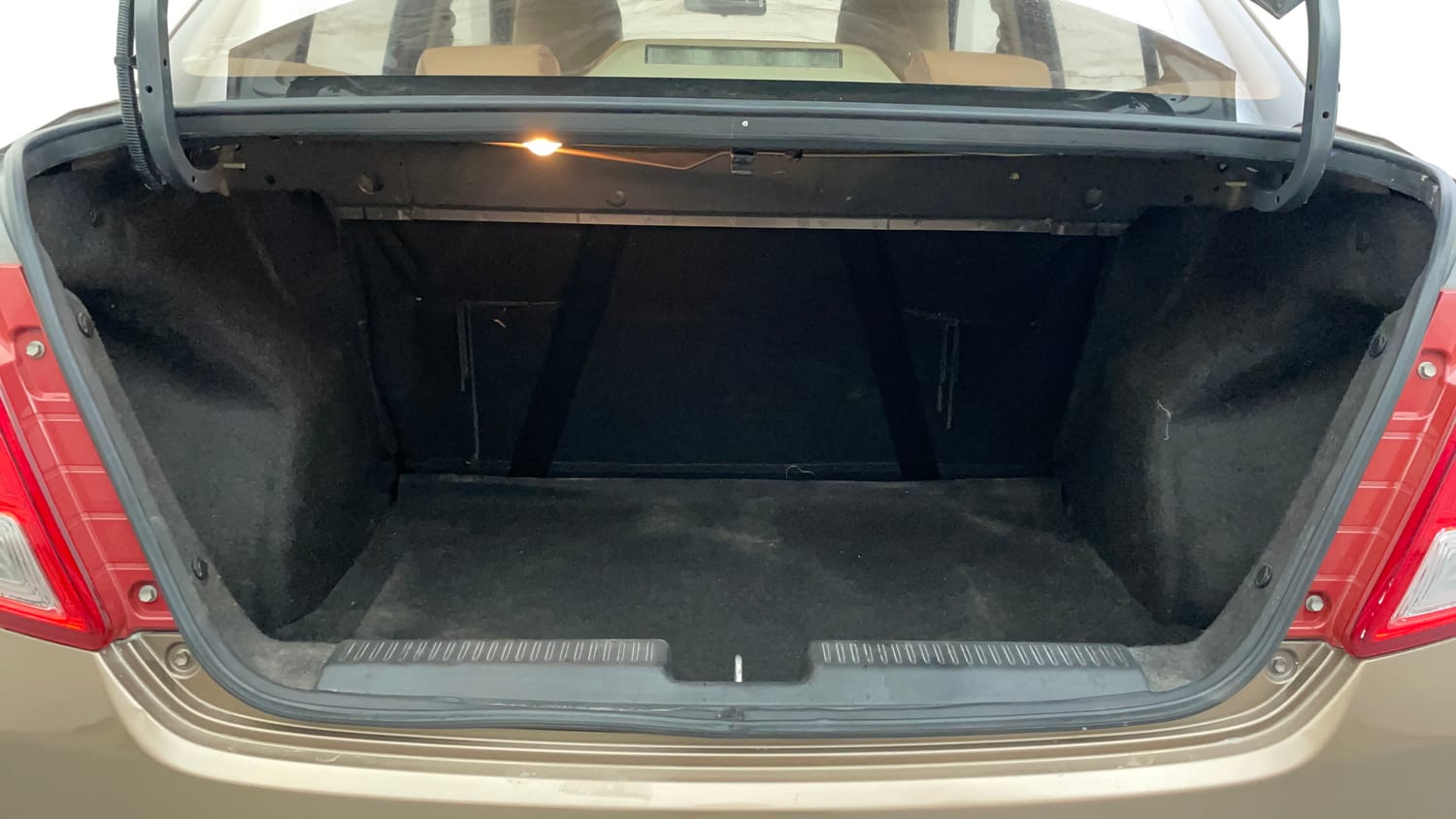 Used 2018 Maruti Suzuki Dzire VXi Petrol Automatic interior DICKY INSIDE VIEW
