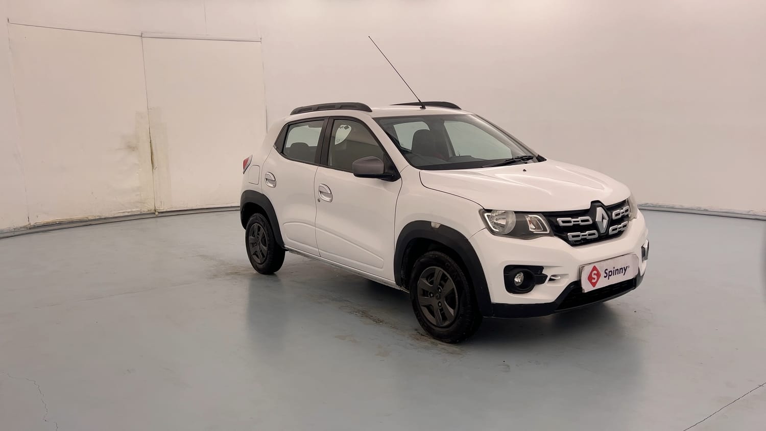 Used 2018 Renault Kwid RXT (O) 1.0 SCE Edition Petrol Manual exterior RIGHT FRONT CORNER VIEW