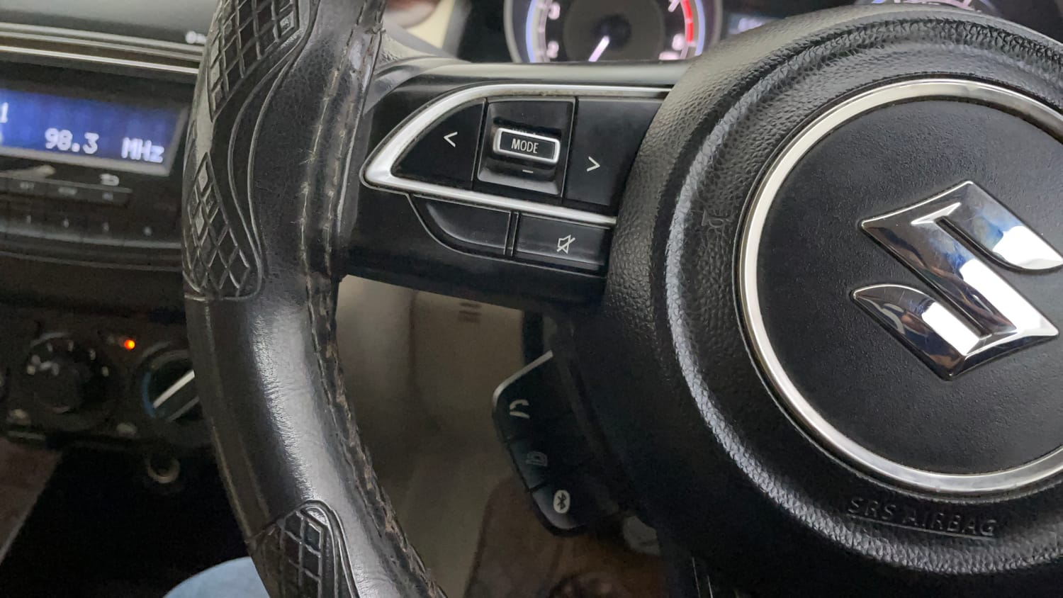 Used 2018 Maruti Suzuki Dzire VXi Petrol Automatic top_features Steering mounted controls