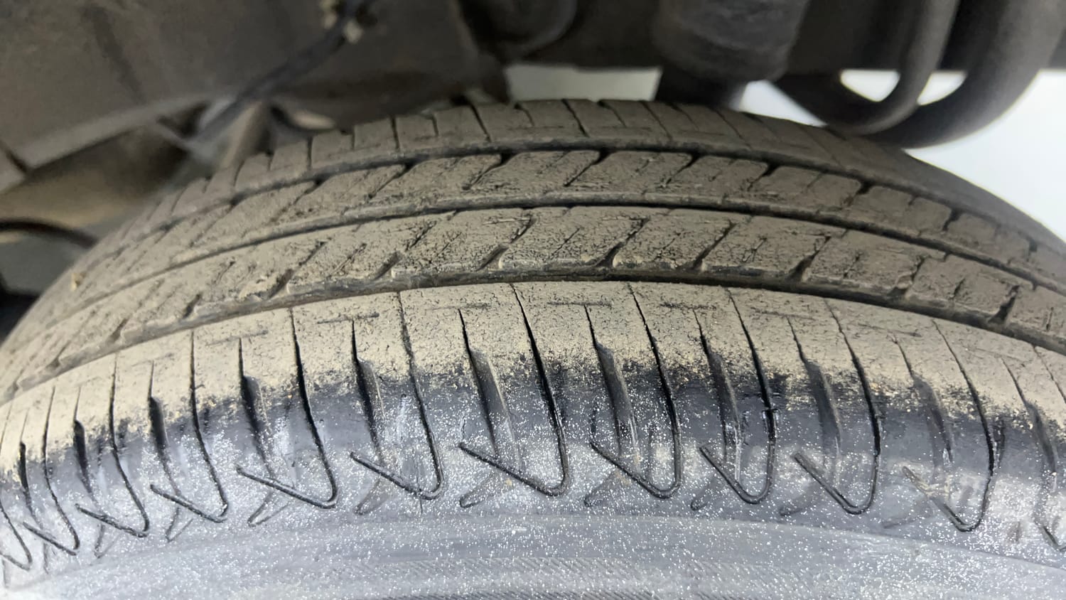 Used 2014 Datsun GO T Petrol Manual tyres LEFT REAR TYRE TREAD VIEW