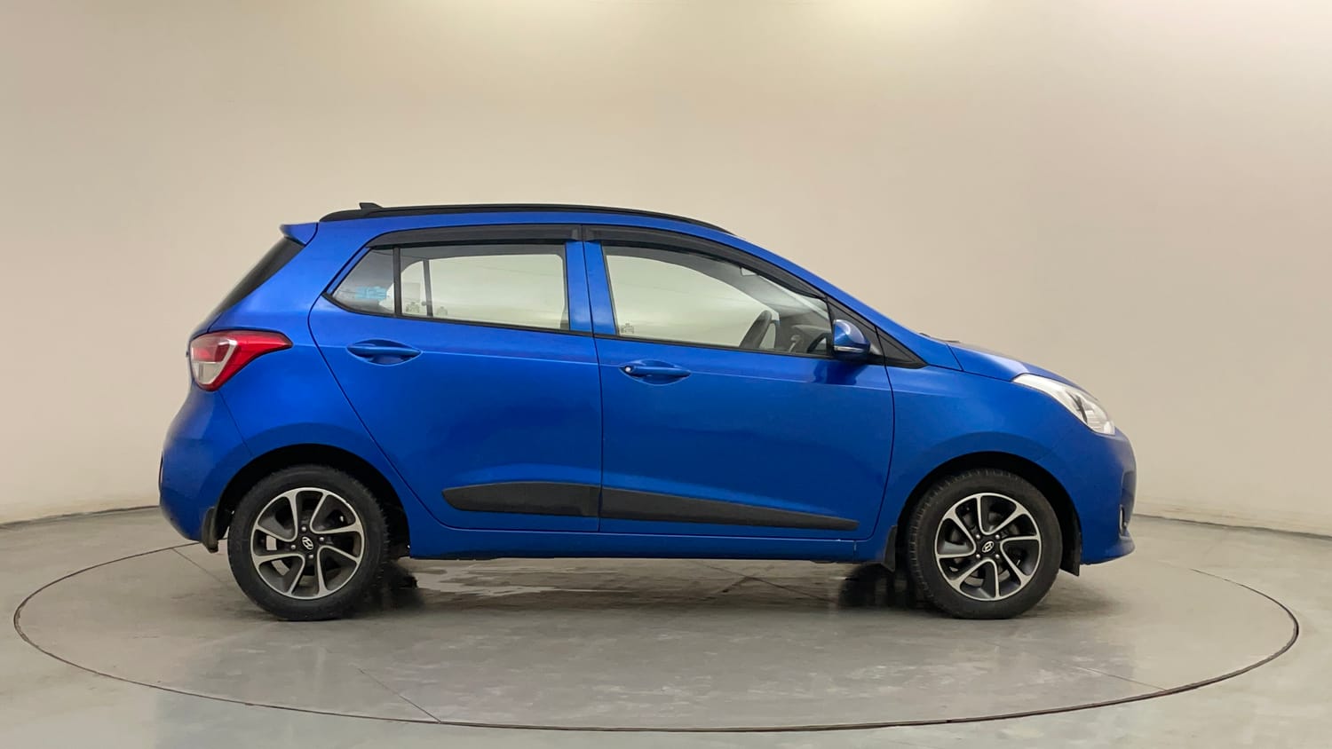 Used 2018 Hyundai Grand i10 Sportz AT 1.2 Kappa VTVT Petrol Automatic exterior RIGHT SIDE VIEW