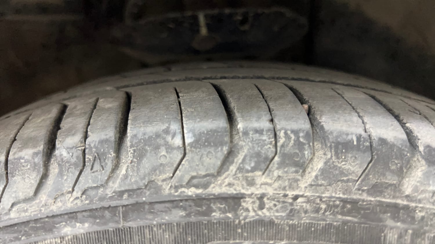 Used 2014 Honda Mobilio V (O) Petrol Petrol Manual tyres RIGHT FRONT TYRE TREAD VIEW