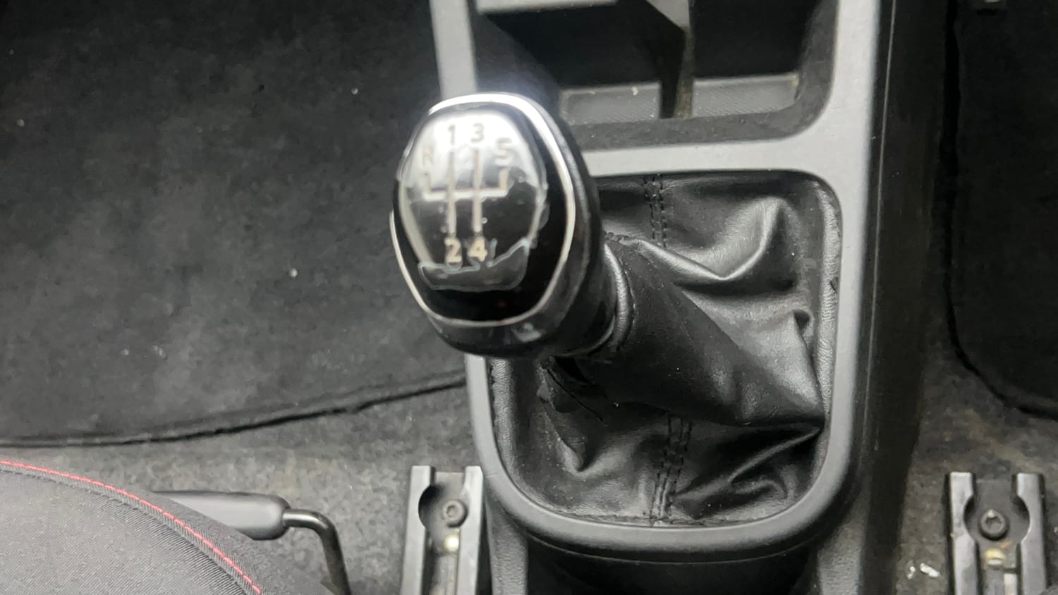 Used 2020 Renault Kwid RXT 1.0 Opt Petrol Manual interior GEAR  KNOB VIEW