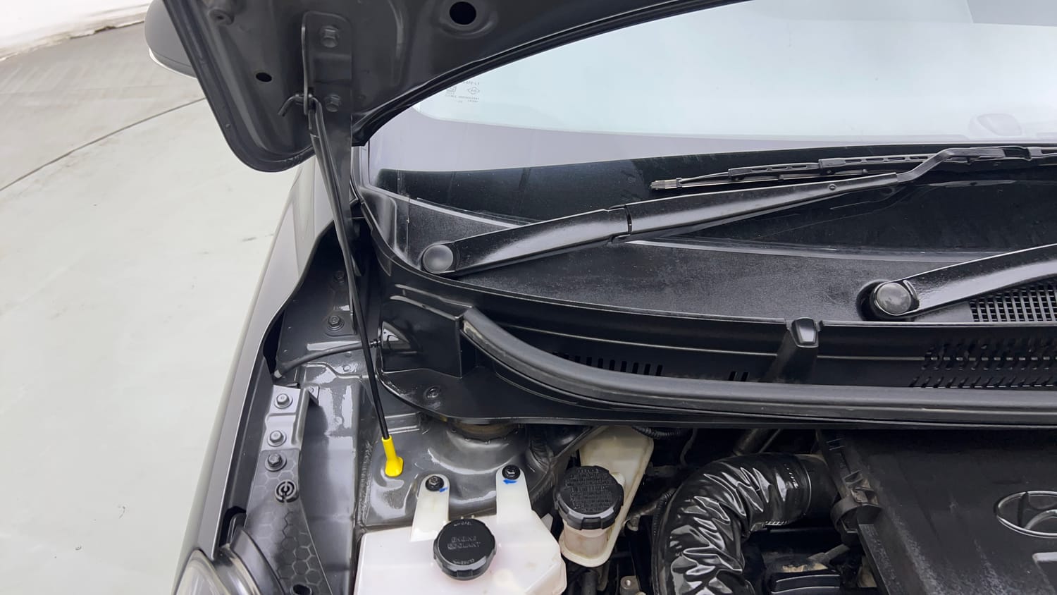 Used 2021 Hyundai Grand i10 Nios Sportz 1.2 Kappa VTVT Petrol Manual engine ENGINE RIGHT SIDE HINGE & APRON VIEW