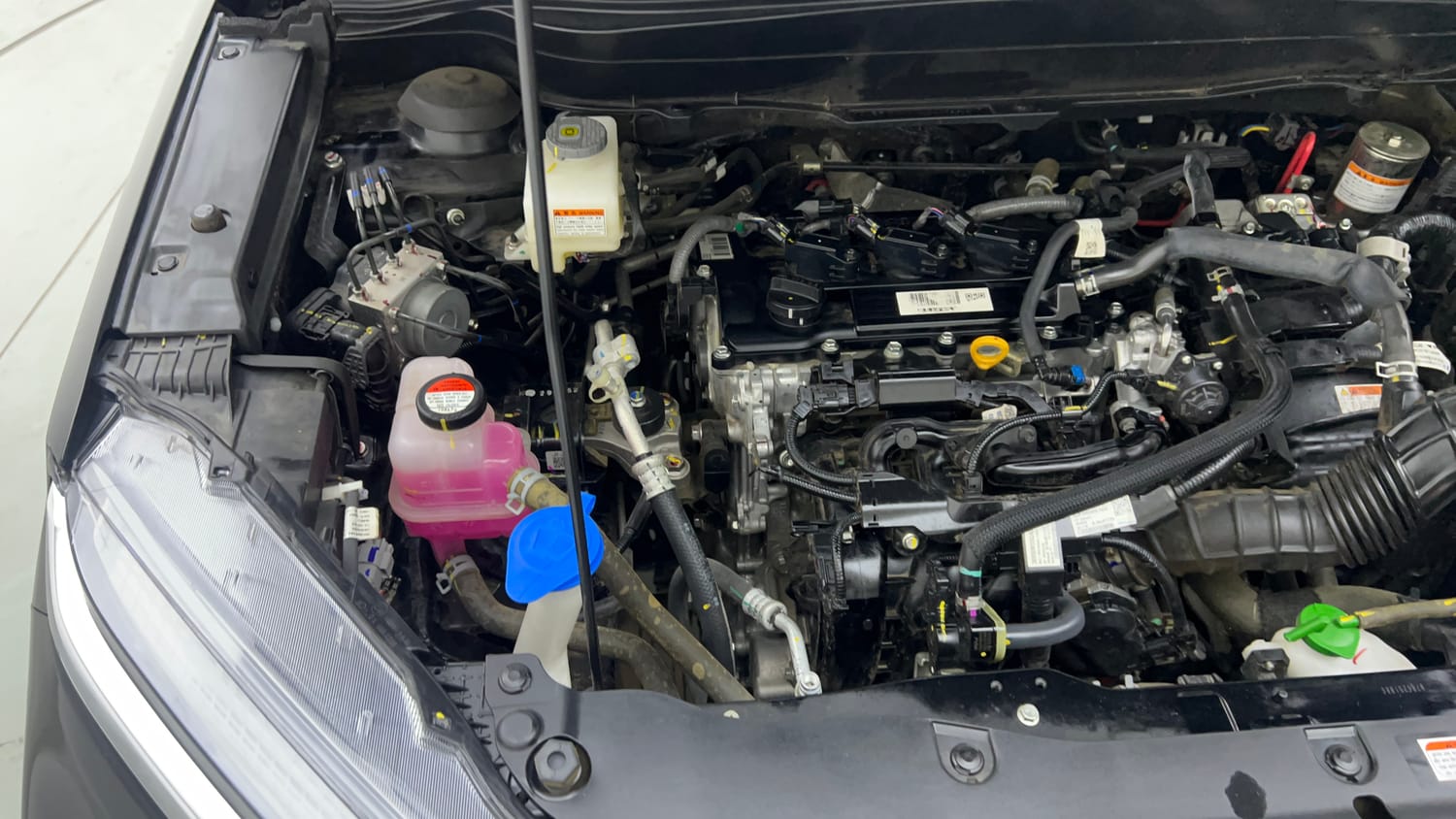 Used 2025 Toyota Urban Cruiser Hyryder V Hybrid Hybrid Automatic engine ENGINE RIGHT SIDE VIEW