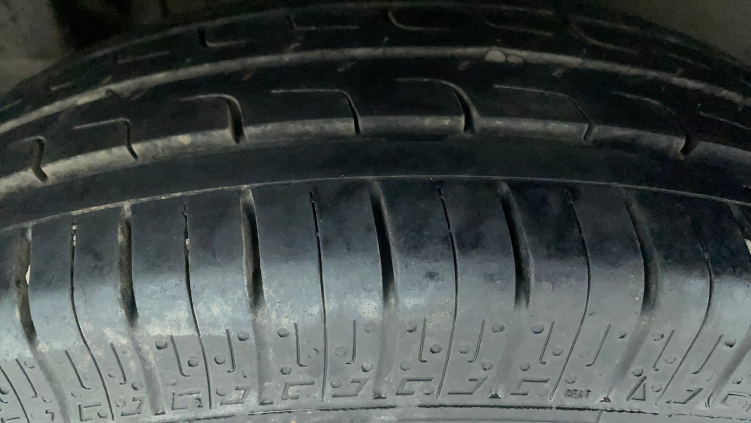 Used 2018 Maruti Suzuki Dzire VXi Petrol Automatic tyres RIGHT REAR TYRE TREAD VIEW