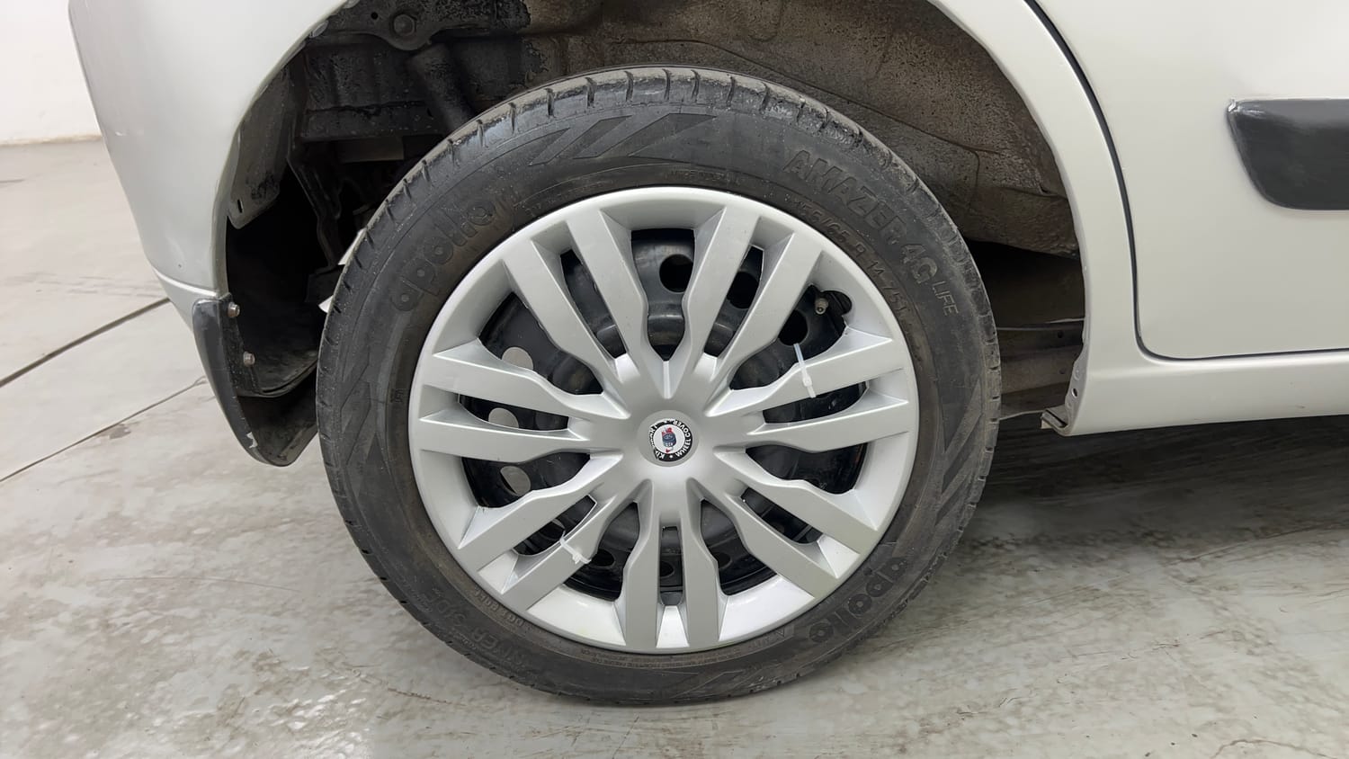 Used 2014 Maruti Suzuki Wagon R VXI Petrol Manual tyres RIGHT REAR TYRE RIM VIEW