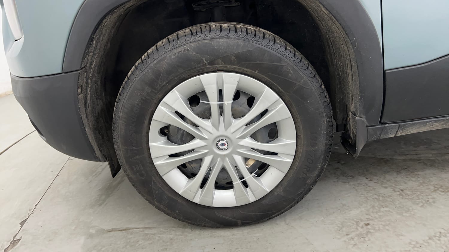 Used 2022 Tata Punch Adventure Rhythm Pack MT Petrol Manual tyres LEFT FRONT TYRE RIM VIEW
