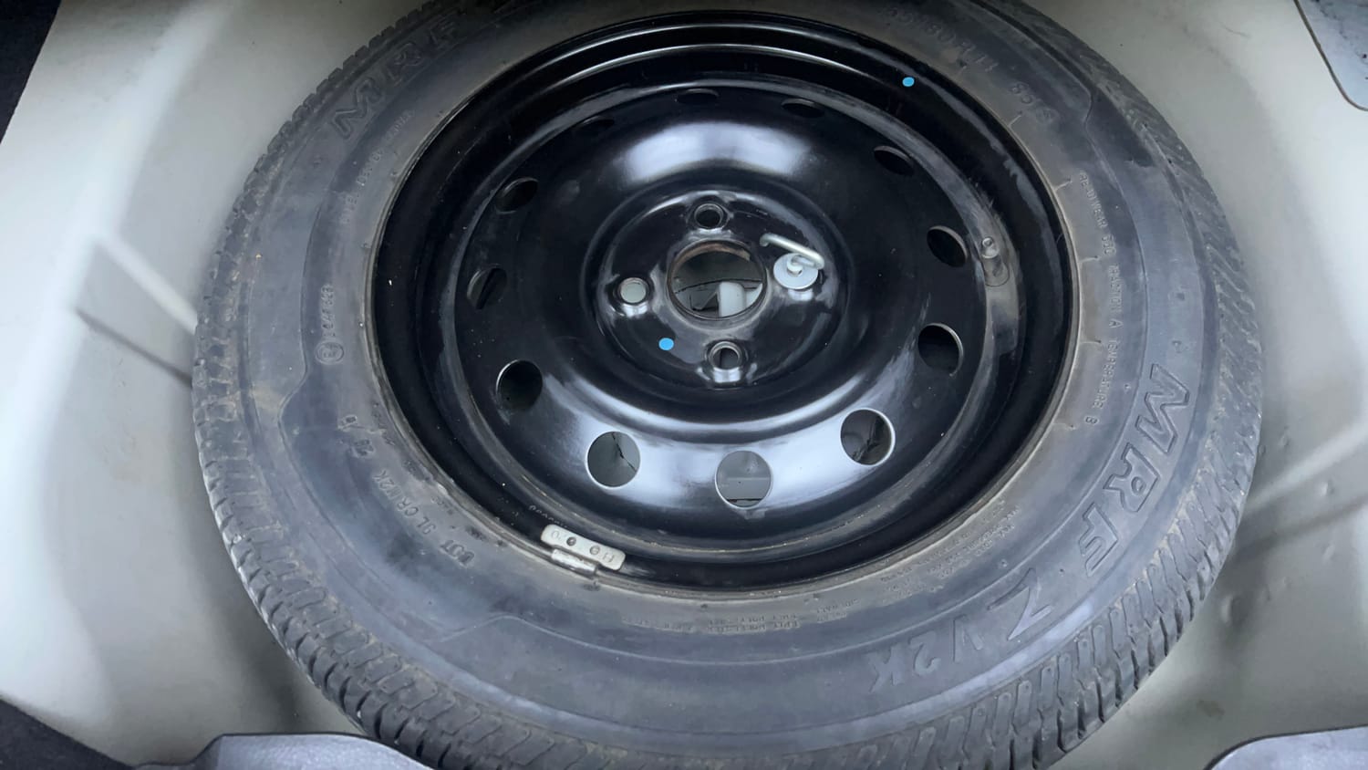 Used 2015 Maruti Suzuki Swift Dzire VXI Petrol Manual tyres SPARE TYRE VIEW