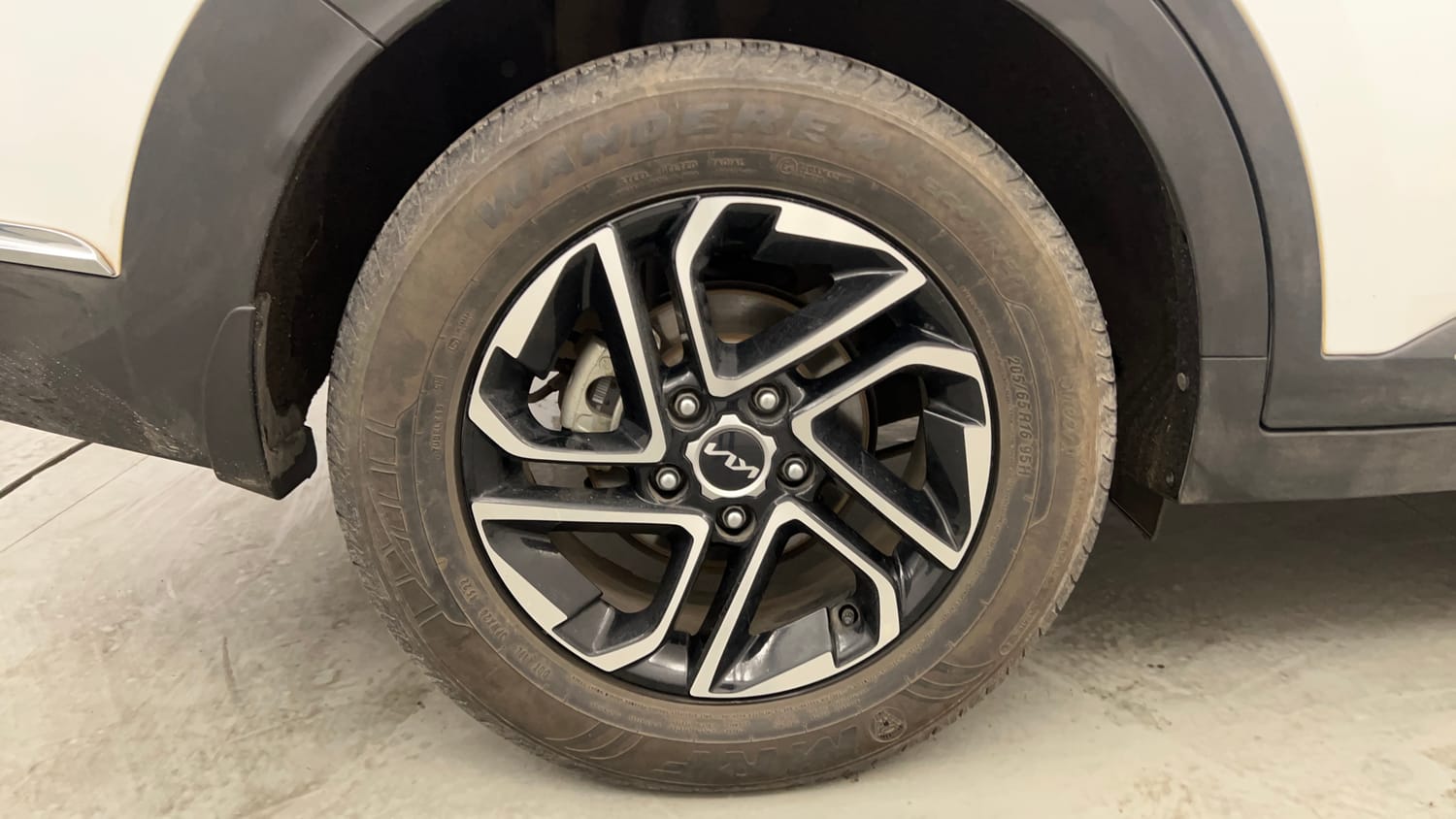 Used 2023 Kia Carens Luxury Plus 1.4 Petrol 7 STR Petrol Manual tyres RIGHT REAR TYRE RIM VIEW