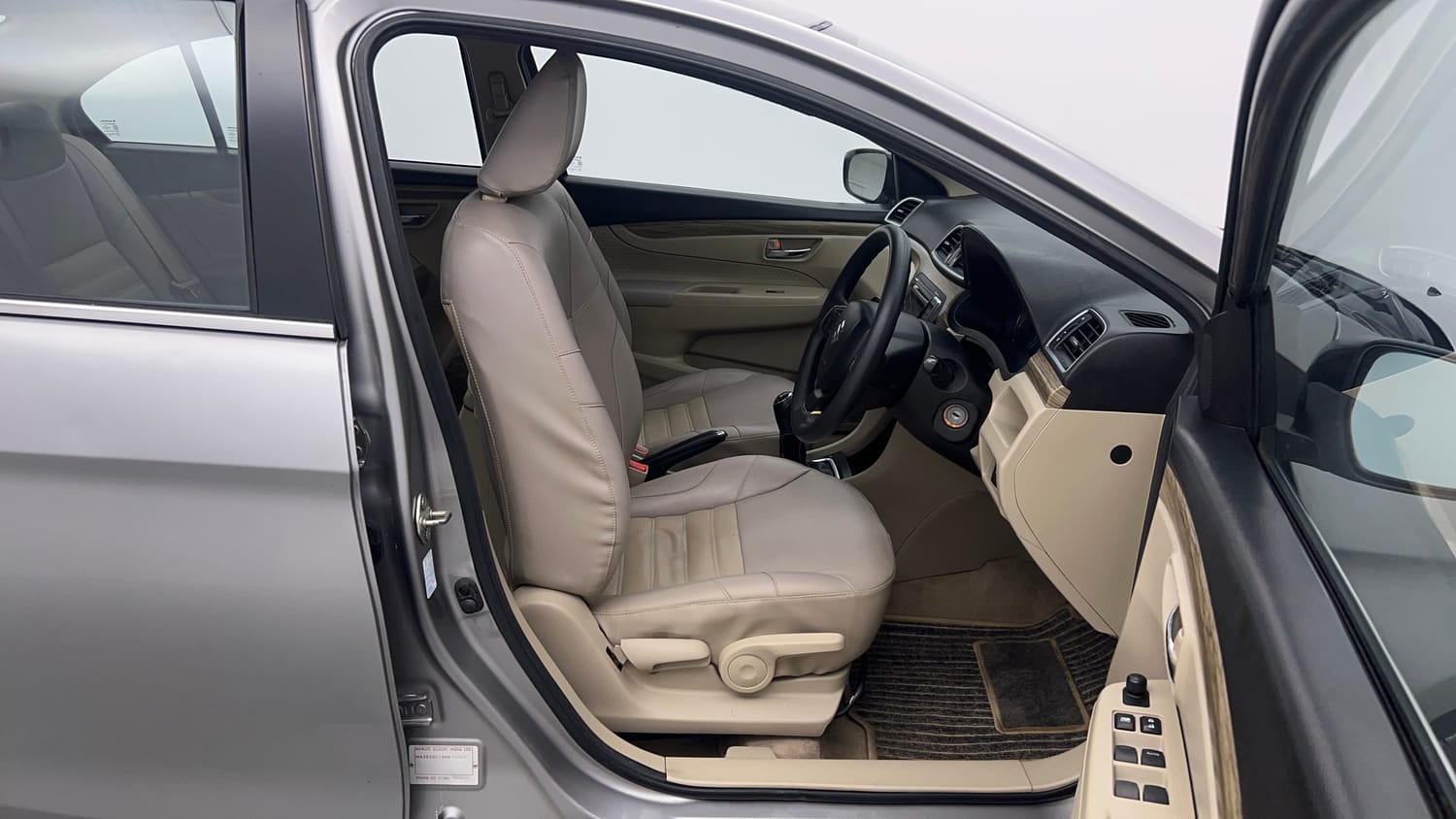 Used 2018 Maruti Suzuki Ciaz Delta Hybrid 1.5 Petrol Manual interior RIGHT SIDE FRONT DOOR CABIN VIEW