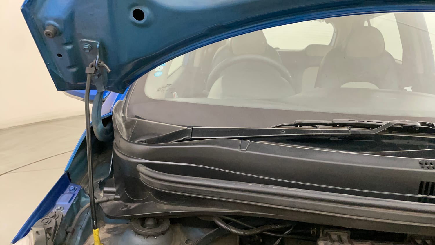 Used 2018 Hyundai Grand i10 Sportz AT 1.2 Kappa VTVT Petrol Automatic engine ENGINE RIGHT SIDE HINGE & APRON VIEW