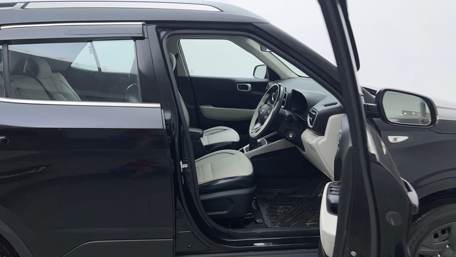 Used 2025 Hyundai Venue S Plus 1.2 Petrol MT Petrol Manual interior RIGHT SIDE FRONT DOOR CABIN VIEW