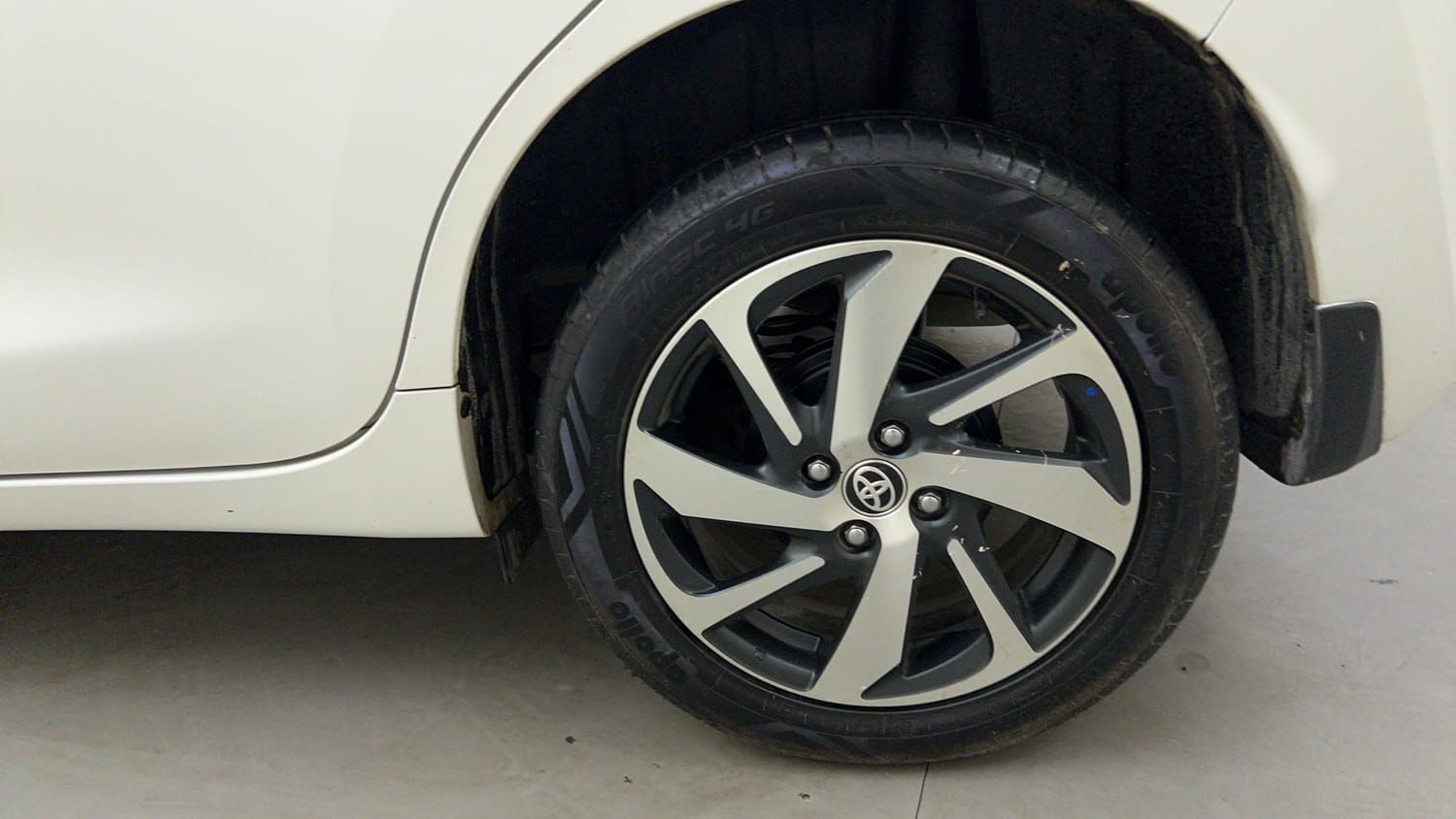 Used 2024 Toyota Glanza G Petrol Manual tyres LEFT REAR TYRE RIM VIEW