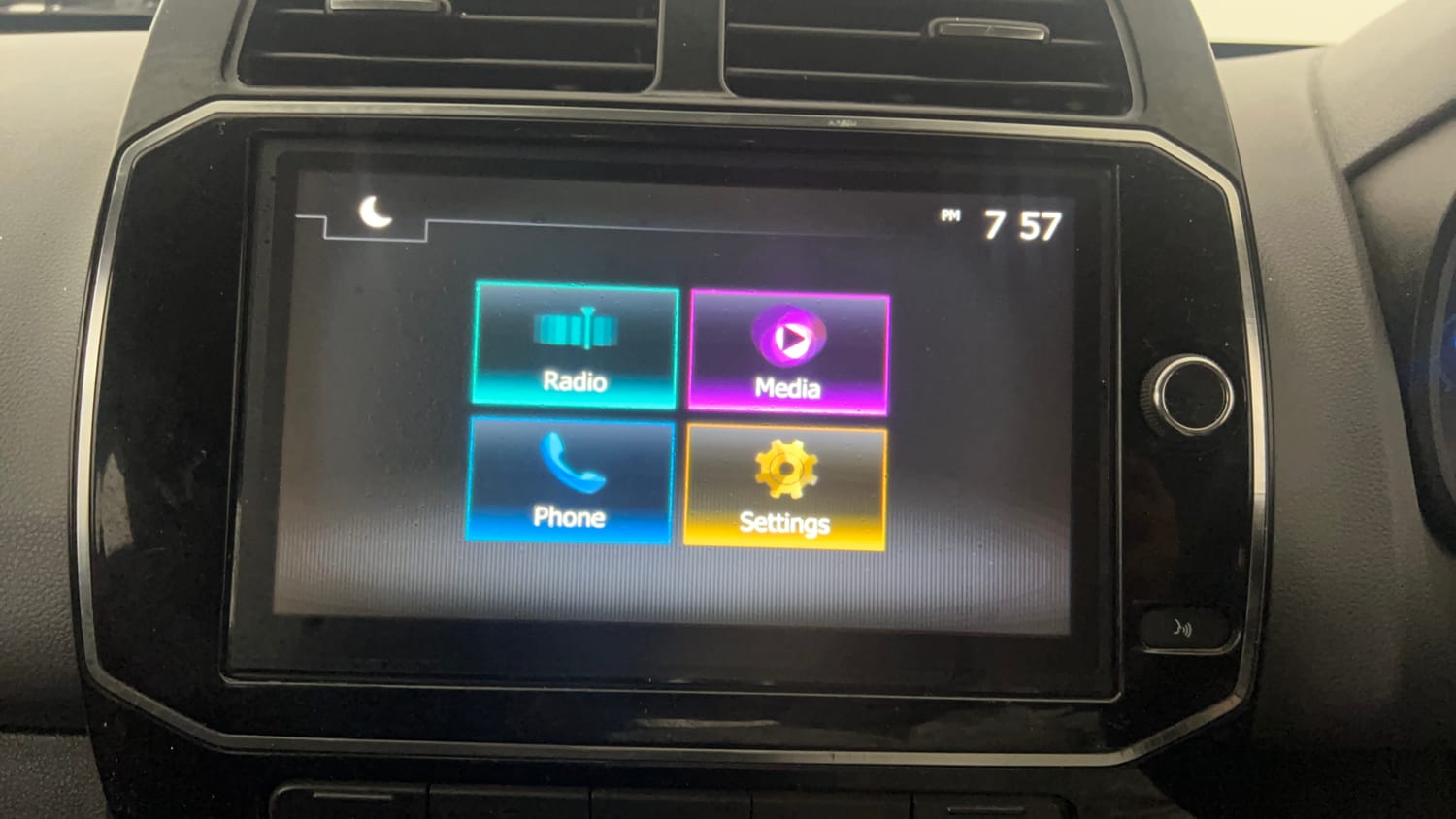 Used 2020 Renault Kwid 1.0 RXT Opt Petrol Manual top_features Touch screen infotainment system