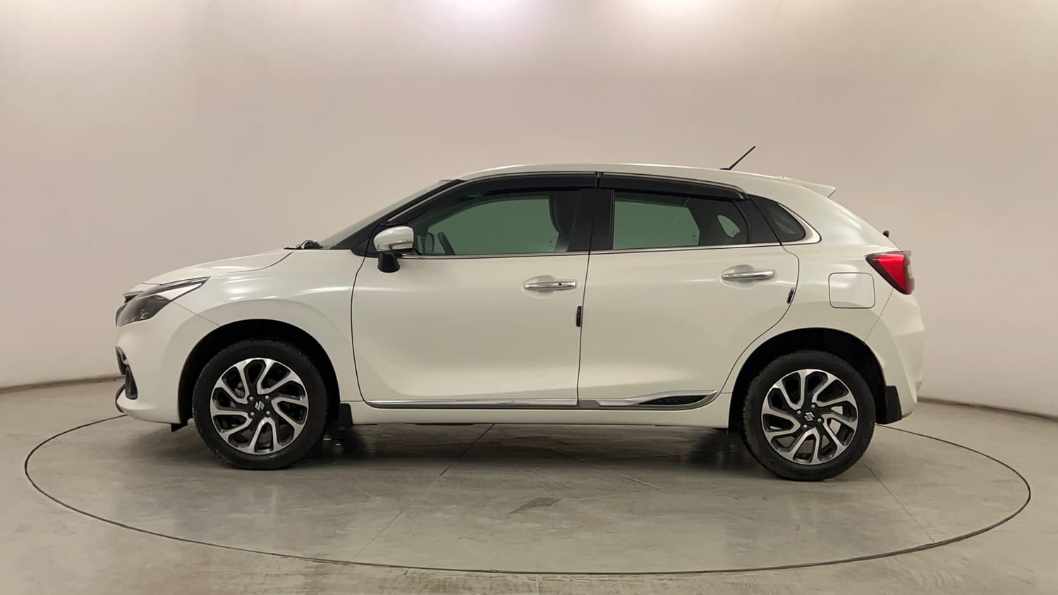 Used 2025 Maruti Suzuki Baleno Alpha AGS Petrol Automatic exterior LEFT SIDE VIEW