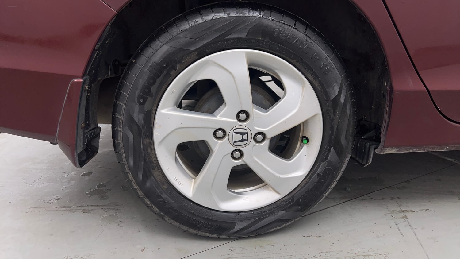Used 2016 Honda City VX Petrol Manual tyres RIGHT REAR TYRE RIM VIEW