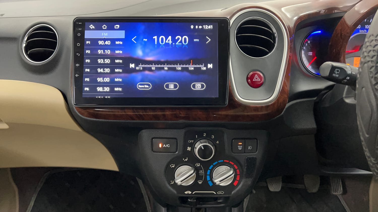 Used 2014 Honda Mobilio V (O) Petrol Petrol Manual interior MUSIC SYSTEM & AC CONTROL VIEW