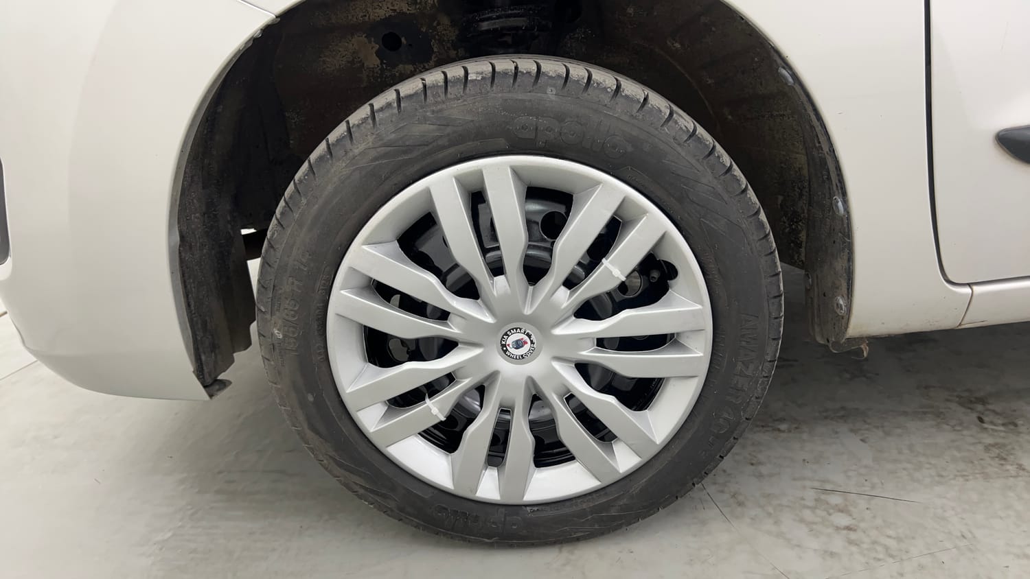 Used 2014 Maruti Suzuki Wagon R VXI Petrol Manual tyres LEFT FRONT TYRE RIM VIEW