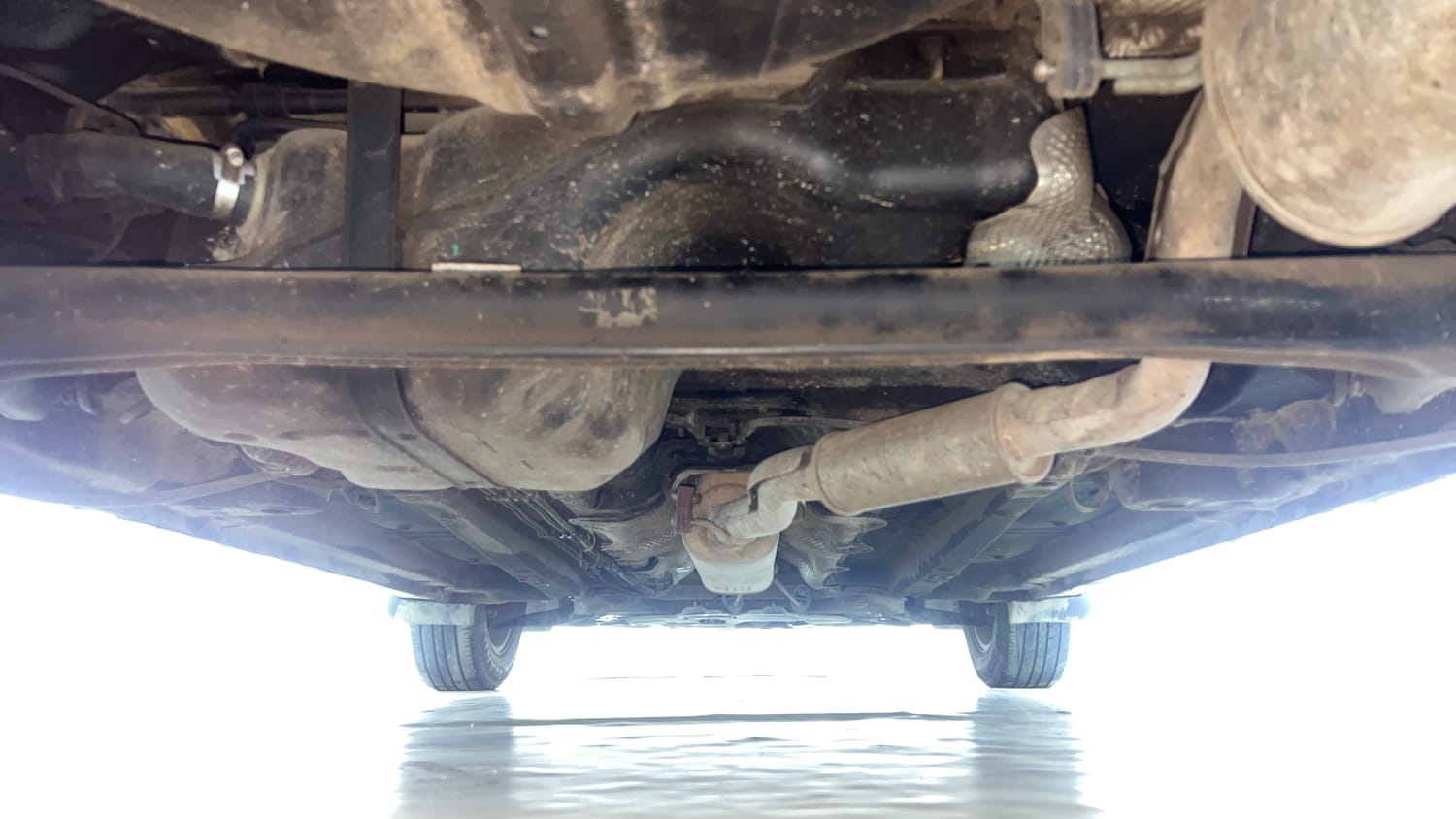 Used 2023 Mahindra XUV 300 TurboSport W8 Petrol Manual extra REAR UNDERBODY VIEW (TAKEN FROM REAR)