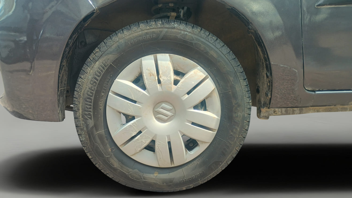 Used 2022 Maruti Suzuki Alto 800 VXi Petrol Manual tyres LEFT FRONT TYRE RIM VIEW