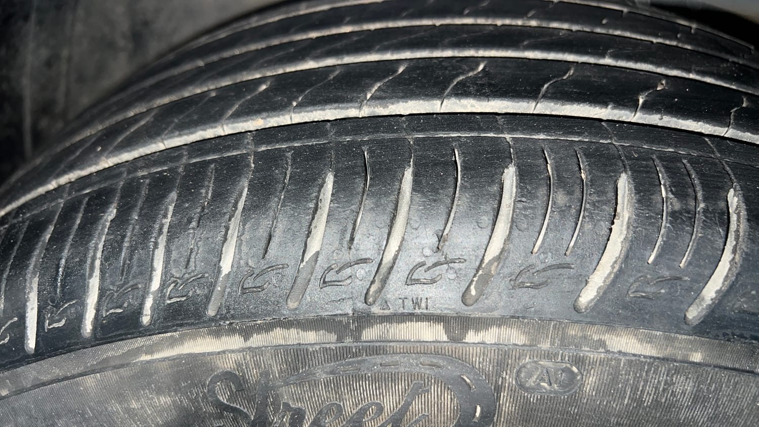 Used 2024 Kia Sonet HTK (O) 1.2 Petrol MT Petrol Manual tyres LEFT FRONT TYRE TREAD VIEW