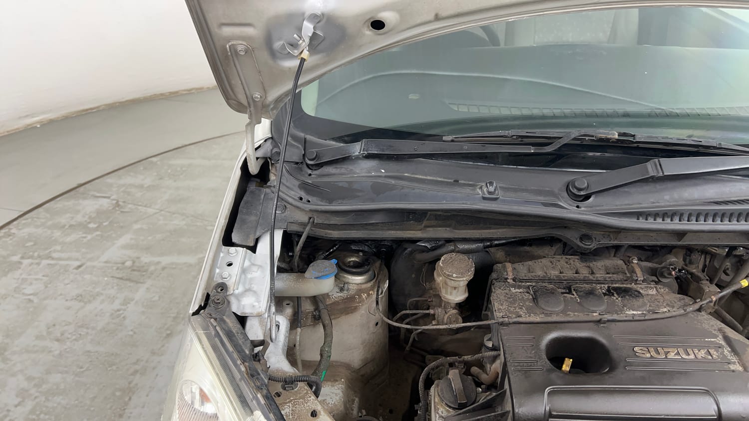 Used 2014 Maruti Suzuki Wagon R VXI Petrol Manual engine ENGINE RIGHT SIDE HINGE & APRON VIEW