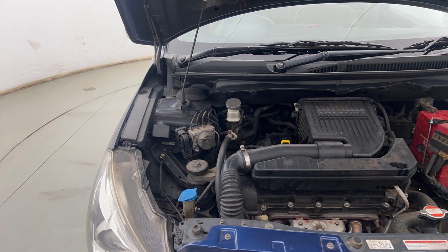 Used 2018 Maruti Suzuki Ciaz Alpha 1.4 MT Petrol Manual engine ENGINE RIGHT SIDE HINGE & APRON VIEW