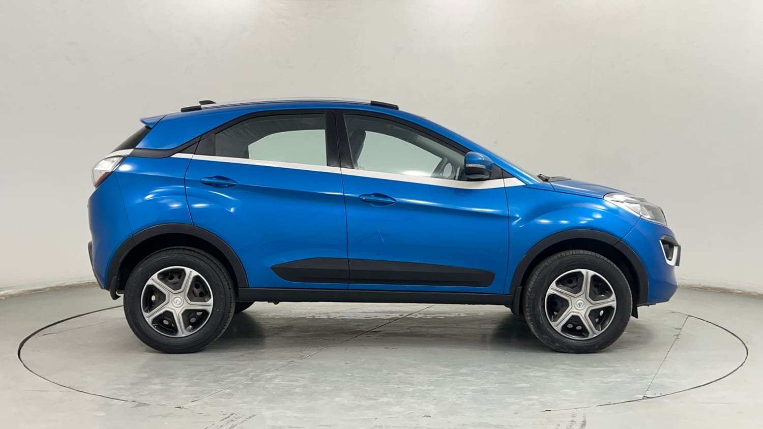 Used 2018 Tata Nexon XZ Diesel Diesel Manual exterior RIGHT SIDE VIEW
