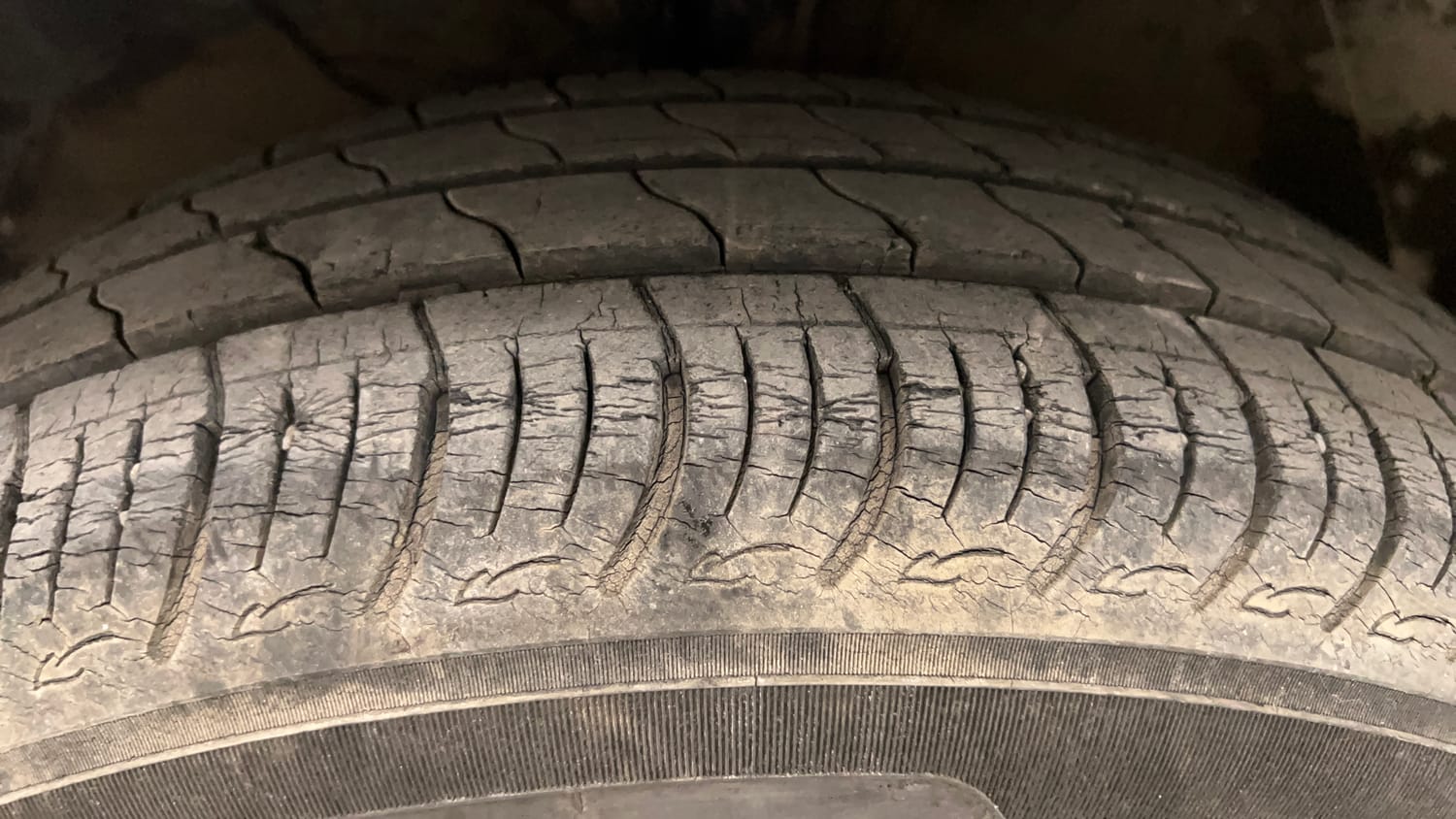 Used 2019 Maruti Suzuki Baleno Delta Petrol Manual tyres LEFT FRONT TYRE TREAD VIEW