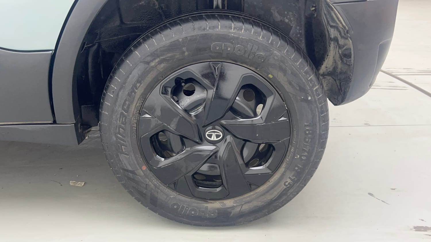 Used 2023 Tata Punch Adventure AMT Petrol Automatic tyres LEFT REAR TYRE RIM VIEW